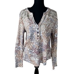 Frye & Co women's L long sleeve split crew neck abstract lace waffle knit shirt